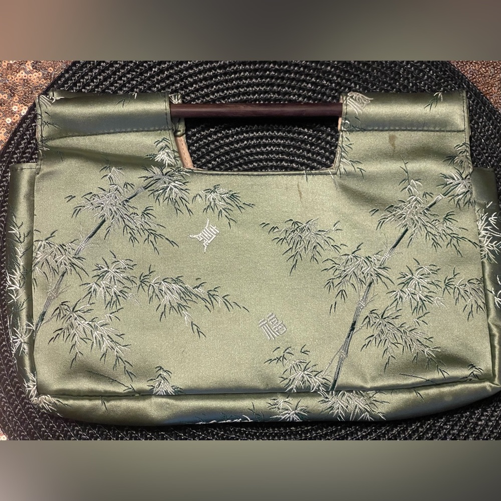 Vintage green silk asian rectangle clutch w/ wood handles.